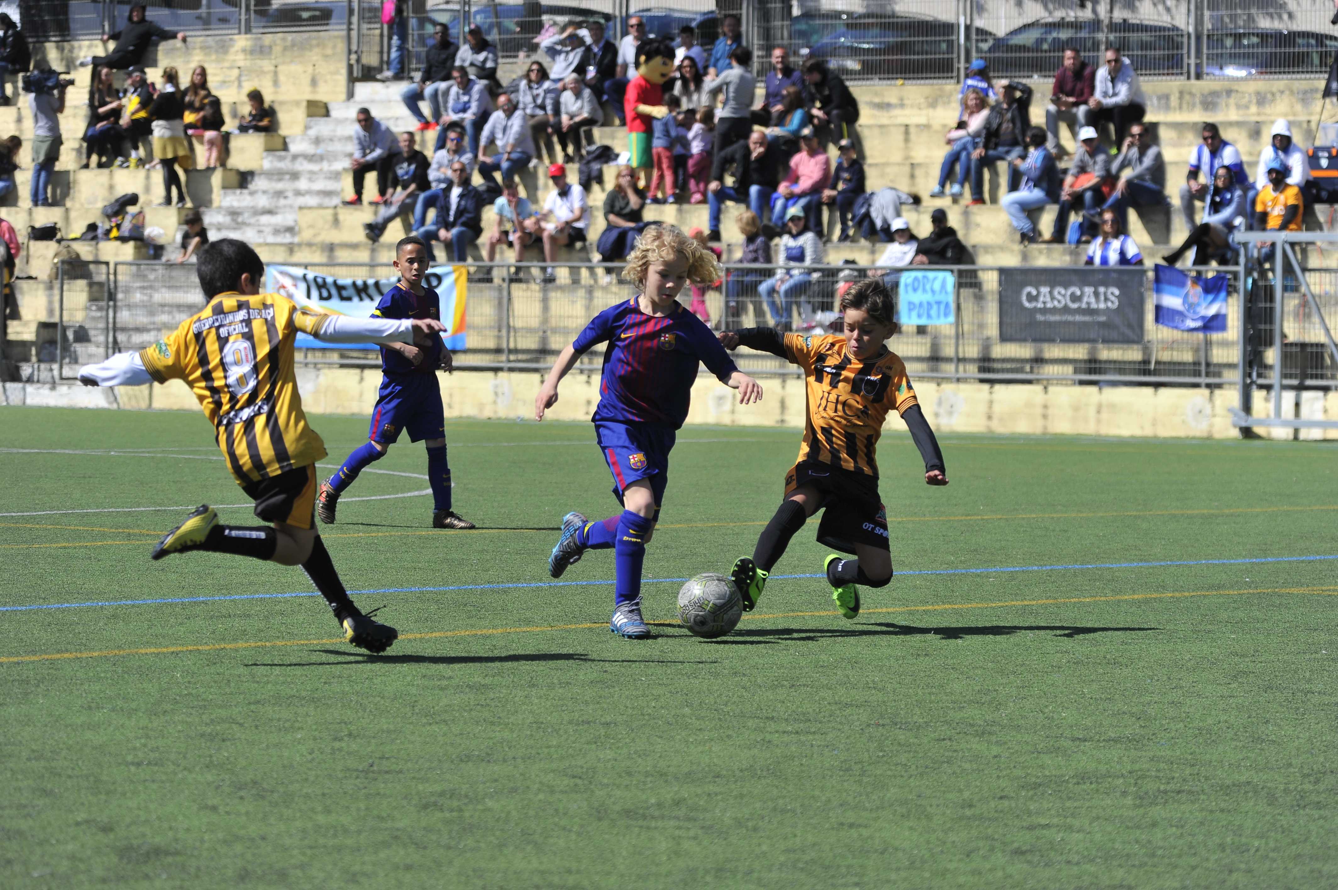 IberCup Cascais - young players on the ground - Road to Sport