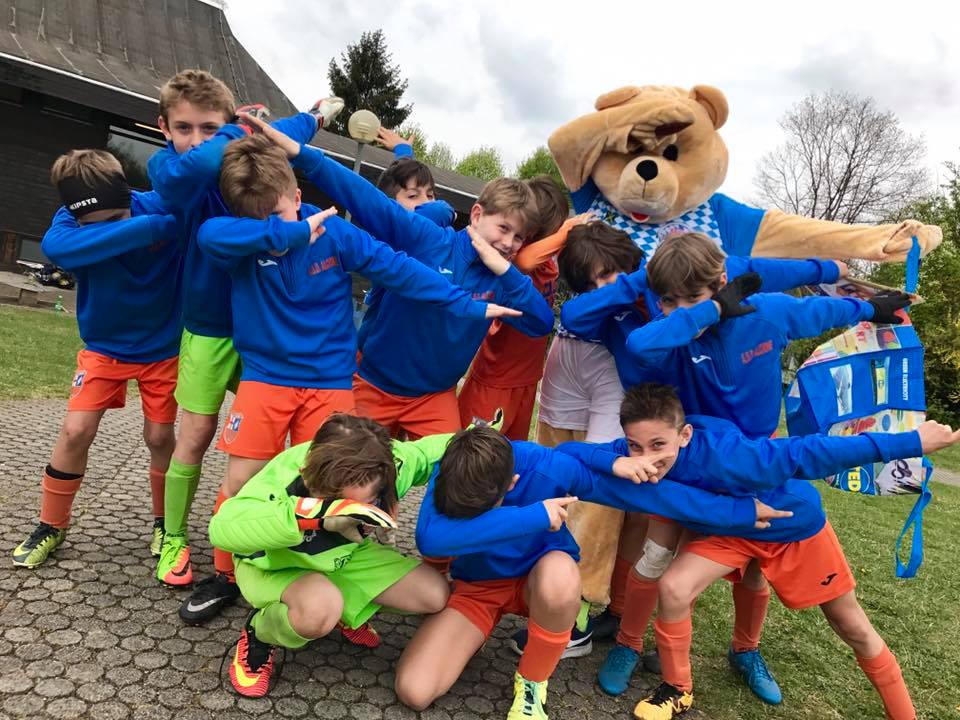 Bayern Soccer Cup - team with the mascot - Road to Sport