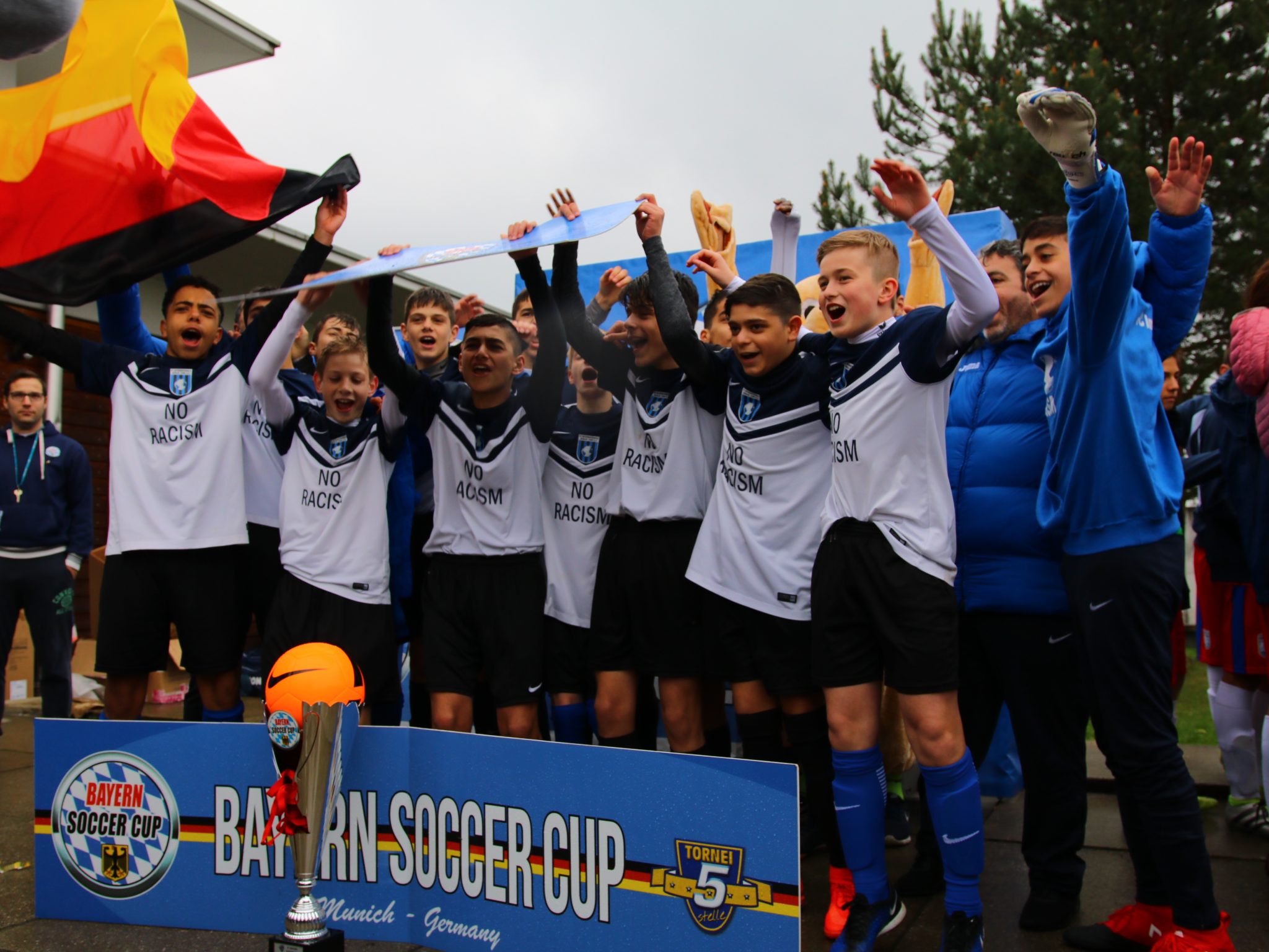 Bayern Soccer Cup - happy team with the cup - Road to Sport